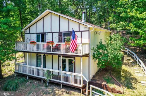 2402 Youngs Dr, Haymarket, VA 20169-1532