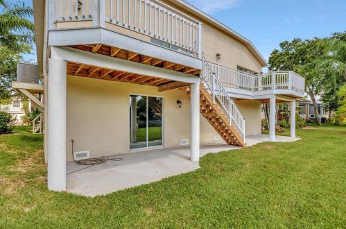 1040 Pointe Alexis Dr, Tarpon Springs FL  34689-7119 exterior