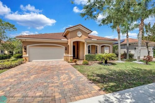 6736 Osage Cir, West Palm Beach, FL 33413-3479