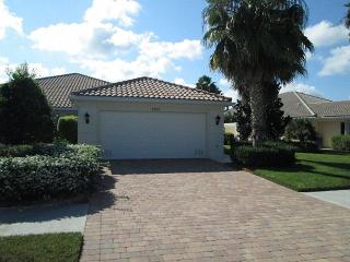 7676 Camminare Dr, Sarasota, FL 34238-4774