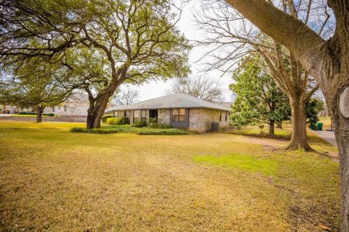 3008 Summit Dr, Morgans Point, TX 76513-1224