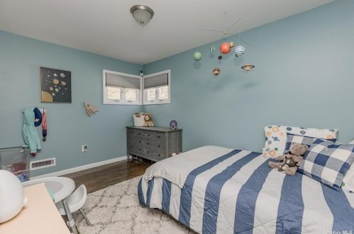 36 Wren Ct, Northport NY  11768-3344 exterior
