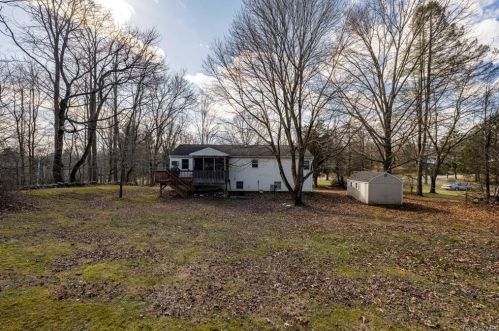 35 Montfort Rd, New Hamburg NY  12590-3520 exterior