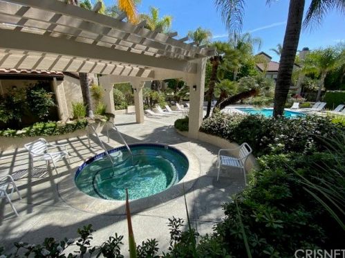 24159 Del Monte Dr, Santa Clarita CA  91355-3887 exterior