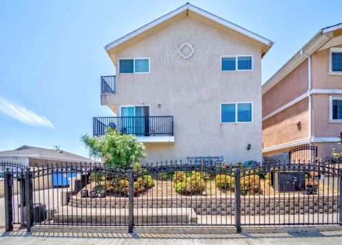 1610 207th St, Torrance, CA 90501-6429