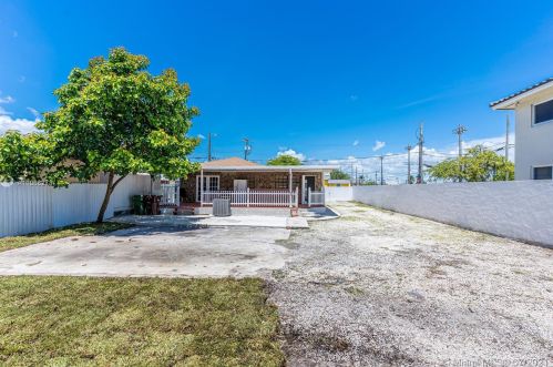 2259 5th Ave, Hialeah FL  33010-2104 exterior