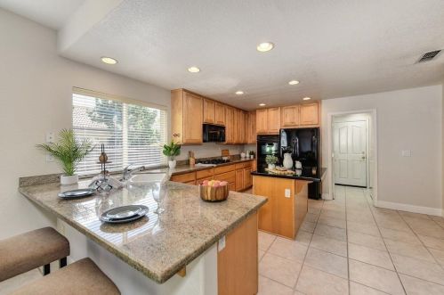 648 Henry St, Folsom CA  95630-7737 exterior