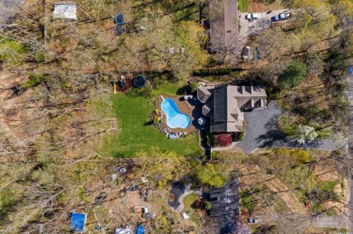 55 Chestnut St, Mount Sinai NY  11766-2326 exterior