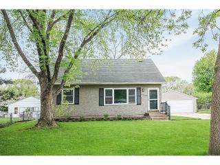 2058 Opal Dr, Saint Paul, MN 55122-2809