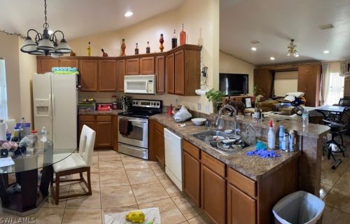3909 13th St, Lehigh Acres, FL 33976-2841