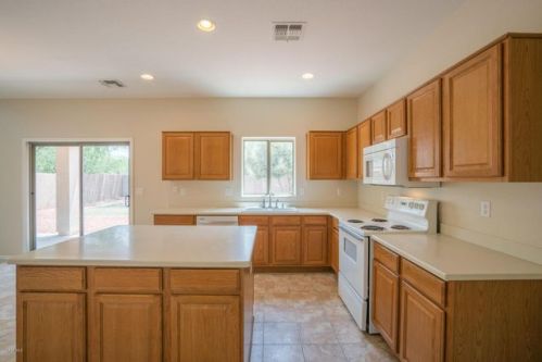 17255 Maui Ln, Sun City, AZ 85388-7781
