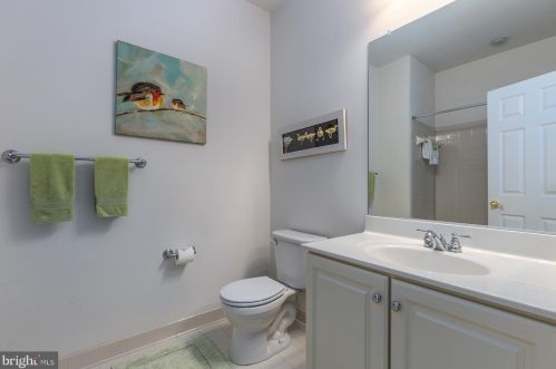 18345 Mid Ocean Pl, Leesburg VA 20176-7451 exterior