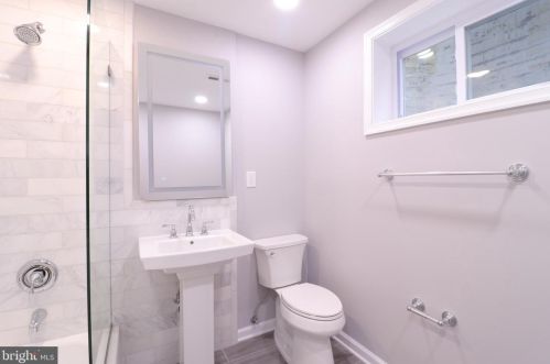 7816 Glenister Dr, Springfield VA  22152-2006 exterior