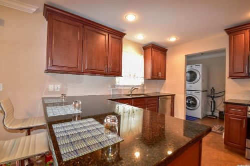 45 Crystal Brook Hollow Rd, Mount Sinai NY  11766-1606 exterior