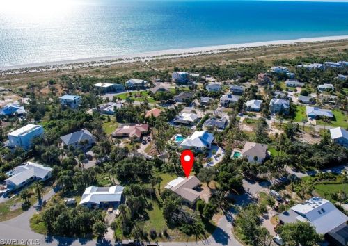 4752 Rue Helene, Sanibel FL  33957-2612 exterior