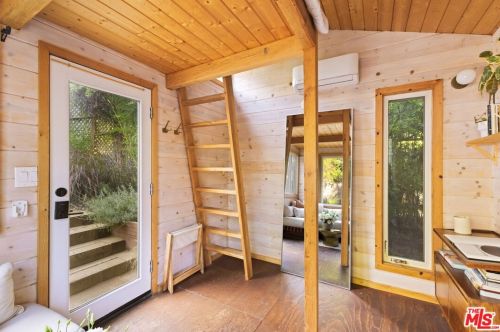 19751 Grand Vw Dr, Topanga CA  90290-3313 exterior