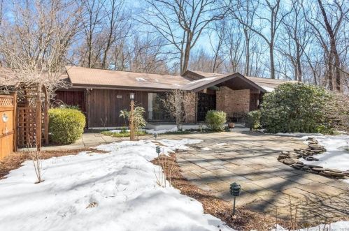 804 Riverbank Rd, Stamford, CT 06903-3115