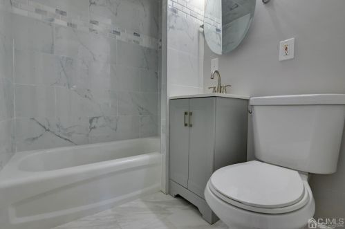 77 Lockwood Ave, Woodbridge NJ  07095-3615 exterior