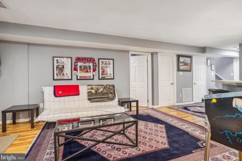 1502 Deer Point Way, Herndon VA  20194-1584 exterior