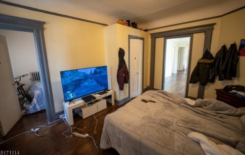 44 Chadwick Ave, Newark NJ 07108-1529 exterior