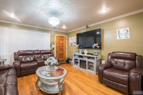 25 50th St, Bayonne, NJ 07002-4114