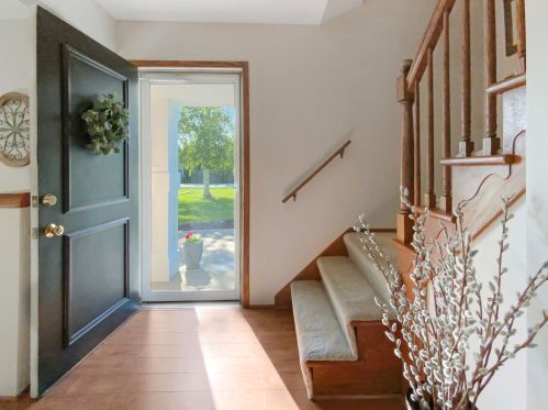 10336 La Cresta Dr, Thiensville, WI 53092-6020