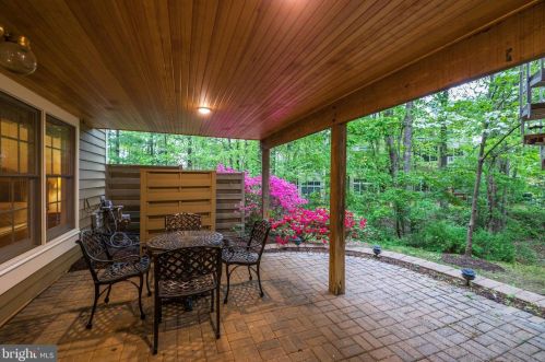 11410 Hollow Timber Ct, Herndon VA  20194-1980 exterior