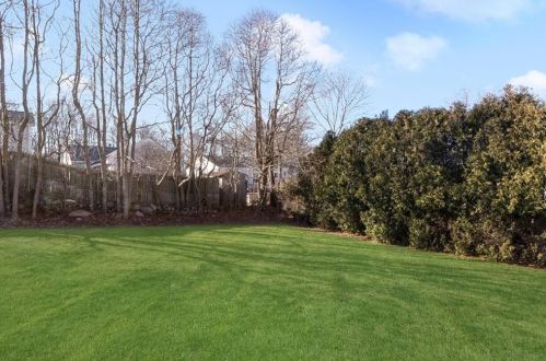 59 Grinnell Ave, Tiverton RI  02878-1901 exterior