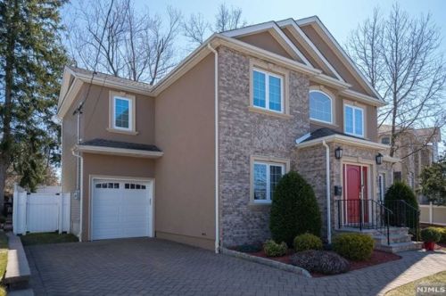 66 Lakeview St, River Edge, NJ 07661-1722
