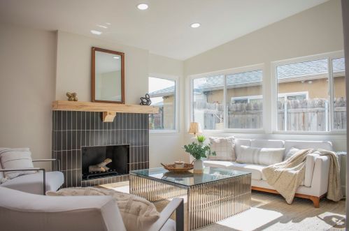 8324 Calle Calzada, San Diego CA  92126-1703 exterior