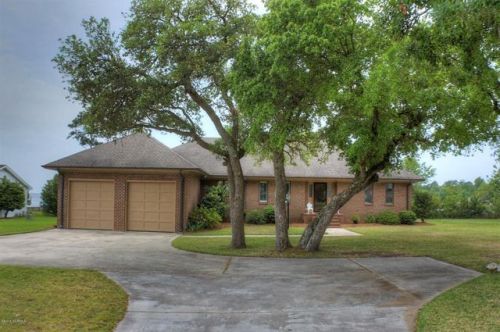 200 Pelican Dr, Newport, NC 28570-5073
