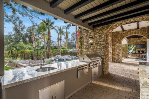 12 Clancy Ln, Rancho Mirage CA  92270-4501 exterior