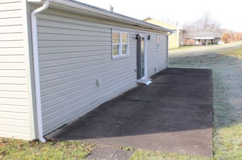 1 Nancy Dr, Jeannette PA  15644-1040 exterior