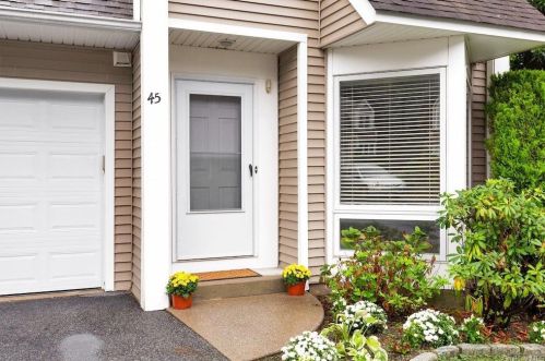 45 Spring Pond Dr, Crotonville NY  10562-2035 exterior