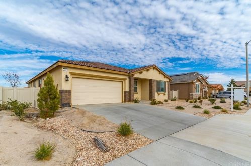 1819 Holguin St, Lancaster, CA 93535