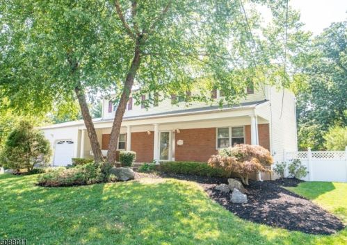 11 Queens Rd, East Brunswick, NJ 08816-4160