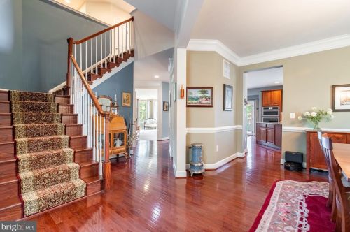 5801 Arnet St, Falls Church, VA 22041-1601