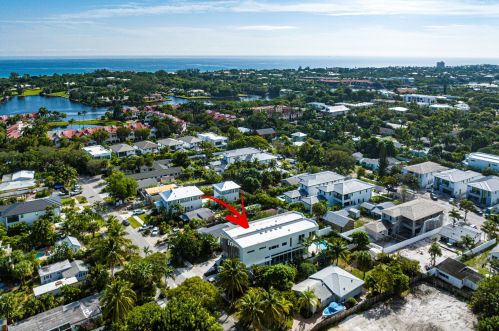 724 Lake Ave, Delray Beach FL  33483-5928 exterior