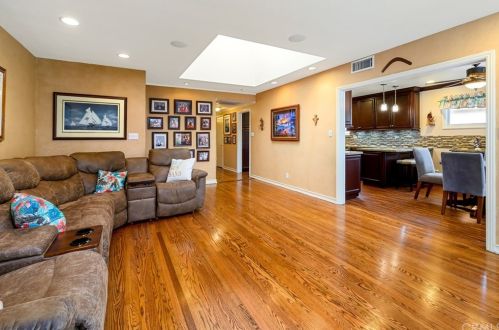 832 Stevely Ave, Long Beach CA 90808-4438 exterior