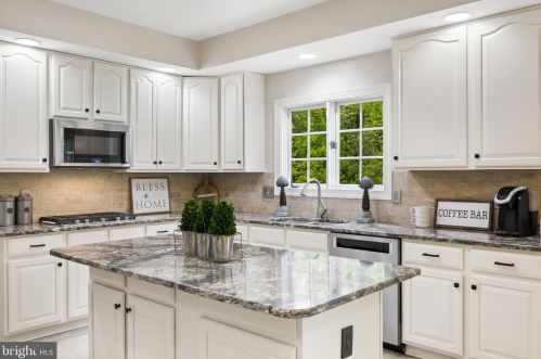 14829 Cox Creek Ct, Haymarket VA  20169-2626 exterior