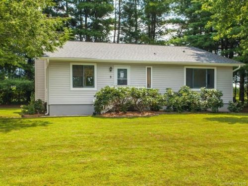 3 Apple Blossom Ln, Hendersonville, NC 28792-9480