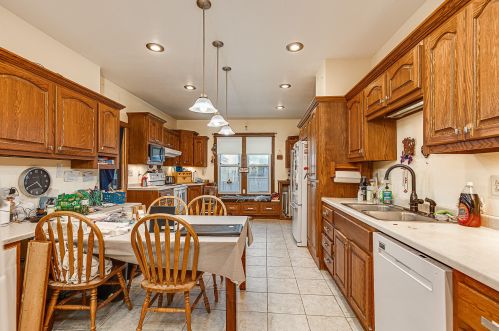 909 15th St, Manitowoc, WI 54220-3103