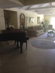 5026 Noble Ave, Van Nuys CA  91403-1347 exterior