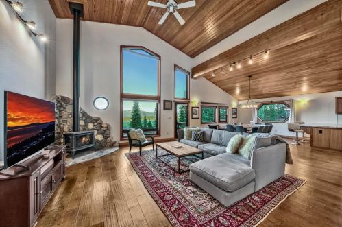 13289 Ski Slope Way, Truckee CA  96161-7082 exterior