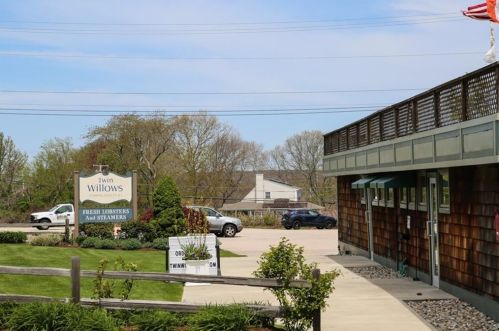 853 Boston Neck Rd, South Kingstown RI  02882-2904 exterior