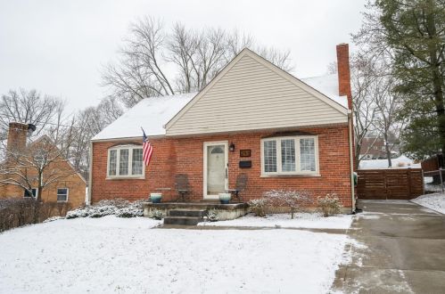 293 Crest Dr, Cincinnati, OH 45215-3726