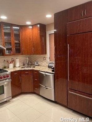 272 Knollwood Ln, Seaford NY  11783-1025 exterior