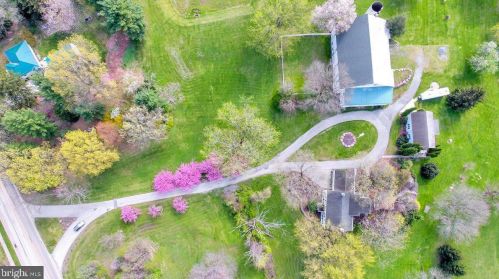 6411 Devonshire Hts Rd, Harrisburg PA 17111-4818 exterior