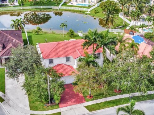 18856 23rd Pl, Hollywood FL  33029-5340 exterior