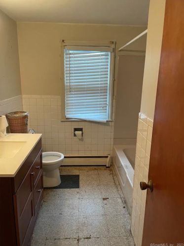 16 Eastwood Rd, Groton CT  06340-6011 exterior